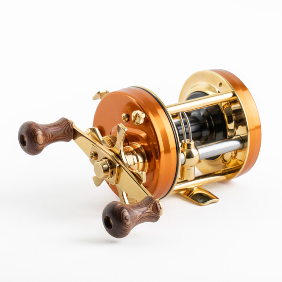 Abu Garcia Ambassadeur 6500 C De luxe Svängsta Edition 1952-2025 in der Gruppe Angelrollen / Baitcaster- & Multirollen / Multirollen bei Sportfiskeprylar.se (1649664)