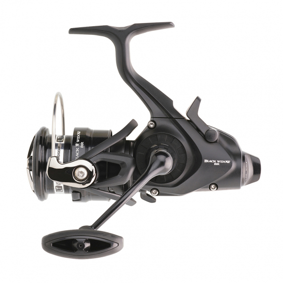 Daiwa 19 Black Widow BR LT in der Gruppe Angelrollen / Freilaufrollen & Karpfenrollen / Baitrunners & Baitfeeders bei Sportfiskeprylar.se (213979r)