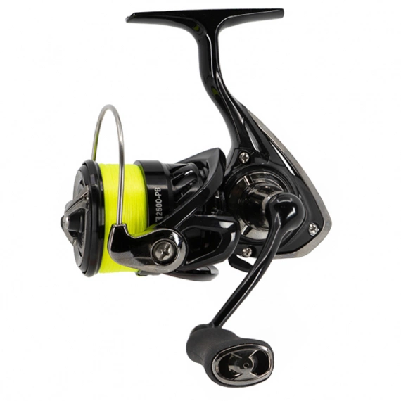 Daiwa 20 Ninja LT 2500 Pitch Black ink. J-Braid X4 YL 0,13mm in der Gruppe Angelrollen / Spinnrollen bei Sportfiskeprylar.se (216606)