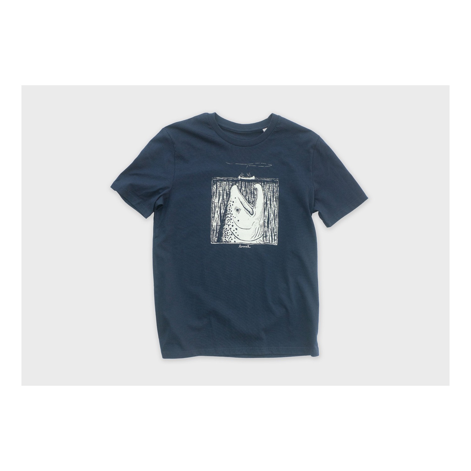 Lemmel T-shirt Moby Deep Sea organic cotton - Navy w white print in der Gruppe Kleidung & Schuhe / Kleidung / T-shirts bei Sportfiskeprylar.se (3010117-6034r)