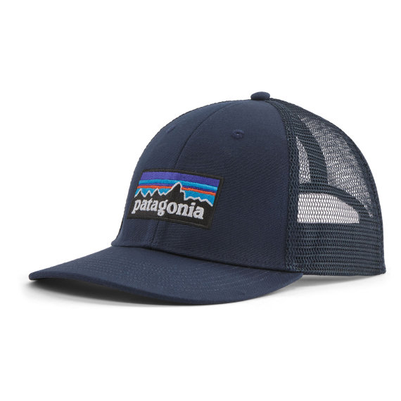 Patagonia P-6 Logo LoPro Trucker Hat New Navy in der Gruppe Kleidung & Schuhe / Kappen & Kopfbedeckungen / Caps / Trucker-Kappen bei Sportfiskeprylar.se (38283-NENA-ALL)