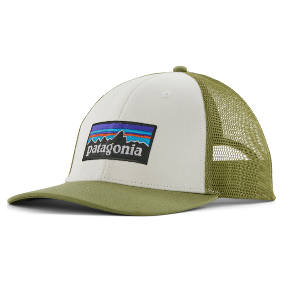 Patagonia P-6 Logo LoPro Trucker Hat, White/Buckhorn Green in der Gruppe Kleidung & Schuhe / Kappen & Kopfbedeckungen / Caps / Trucker-Kappen bei Sportfiskeprylar.se (38283-WBGN-ALL)