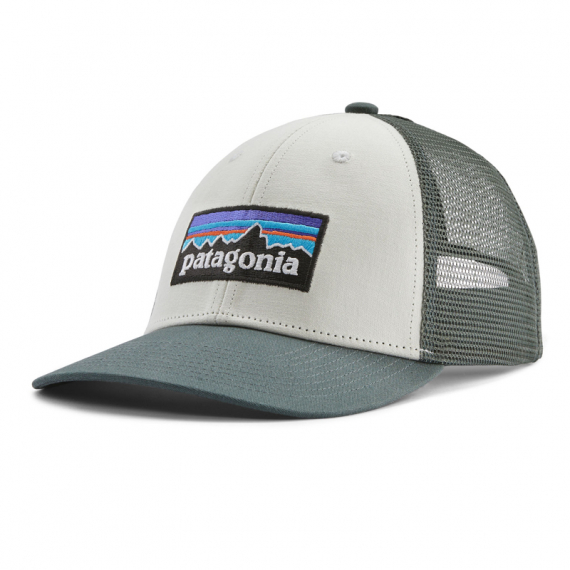 Patagonia P-6 Logo LoPro Trucker Hat White w/Nouveau Green in der Gruppe Kleidung & Schuhe / Kappen & Kopfbedeckungen / Caps / Trucker-Kappen bei Sportfiskeprylar.se (38283-WNVO-ALL)
