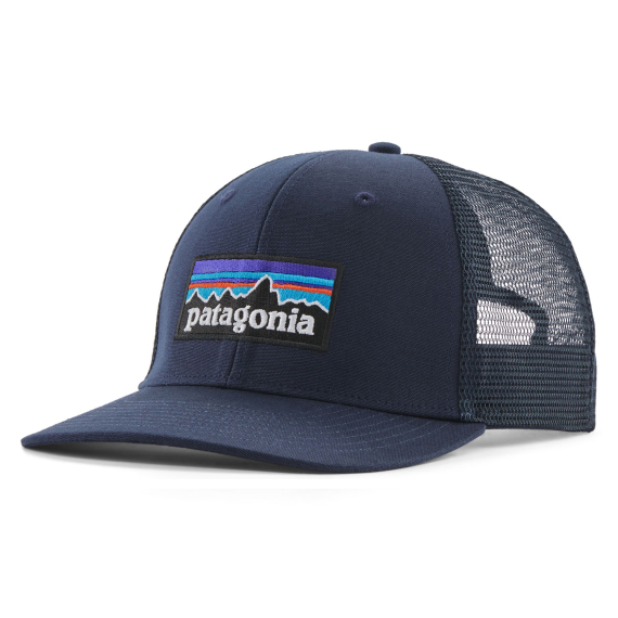 Patagonia P-6 Logo Trucker Hat New Navy in der Gruppe Kleidung & Schuhe / Kappen & Kopfbedeckungen / Caps / Trucker-Kappen bei Sportfiskeprylar.se (38289-NENA-ALL)
