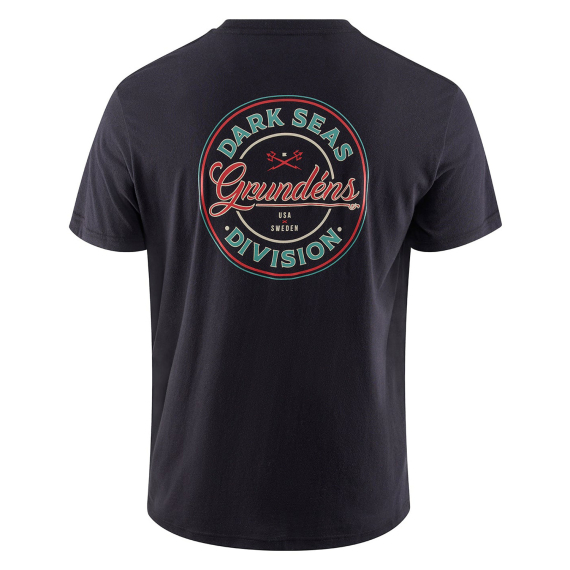 Grundéns Dark Seas X Grundens Instinctive SS T-Shirt Black in der Gruppe Kleidung & Schuhe / Kleidung / T-shirts bei Sportfiskeprylar.se (50501-001-0013r)