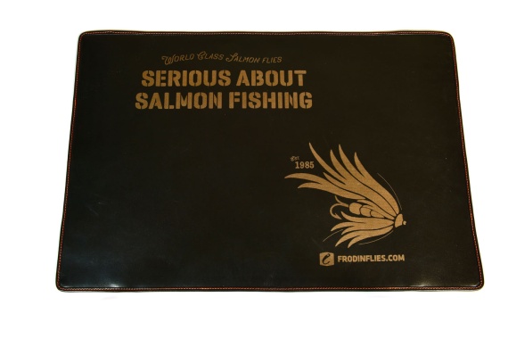 Frödin Leather Table Cover - Black in der Gruppe Haken & Zubehör / Fliegenbinden / Bindestock bei Sportfiskeprylar.se (LTC-B)