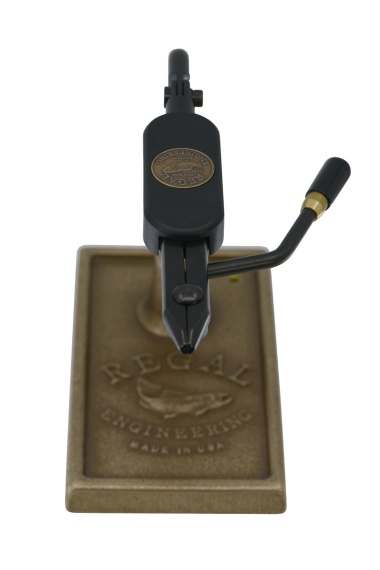 Regal Medallion Series Vise - Shank Jaws/Bronze Traditional Base in der Gruppe Haken & Zubehör / Fliegenbinden / Bindestock bei Sportfiskeprylar.se (REG-SHK-70T)
