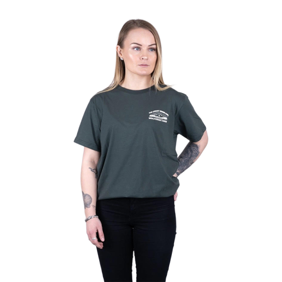 SQRTN X Wolfcreek Lures Tee, Olive in der Gruppe Kleidung & Schuhe / Kleidung / T-shirts bei Sportfiskeprylar.se (SQWC-002-Sr)