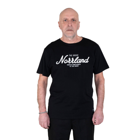 SQRTN Great Norrland T-Shirt Black in der Gruppe Kleidung & Schuhe / Kleidung / T-shirts bei Sportfiskeprylar.se (TEE-001-Mr)