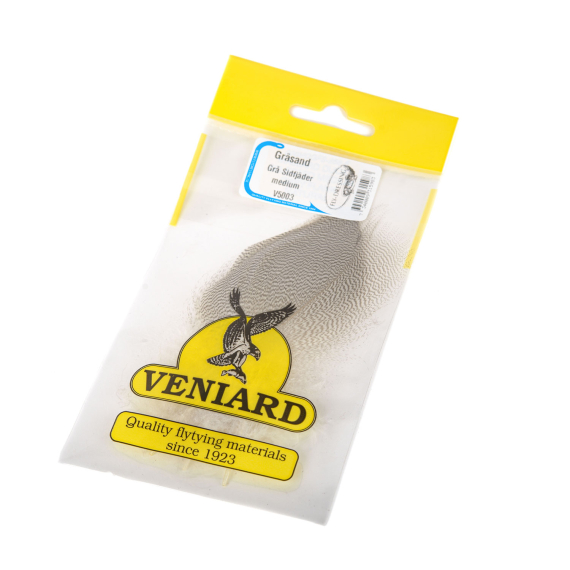 Gräsand - Grå Sidfjäder Medium in der Gruppe Haken & Zubehör / Fliegenbinden / Fliegenbindematerial / Feder & Bälge / Sonstige Federn bei Sportfiskeprylar.se (V5003)
